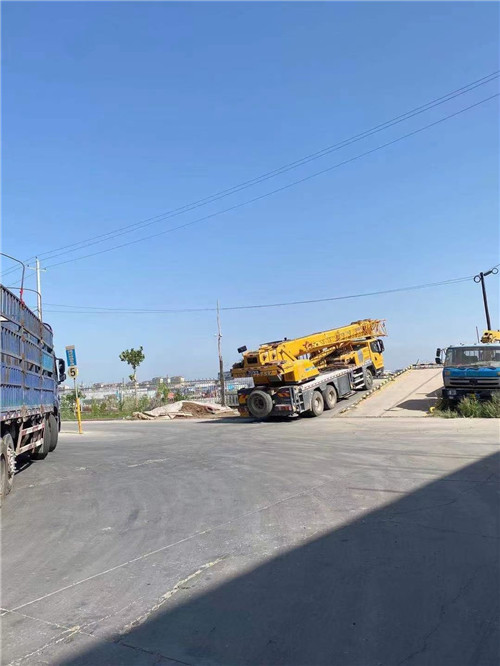 龙江县25吨吊车的租赁价格大概是多少？