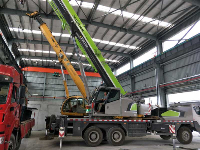 龙江县高空车出租需要注意哪些安全事项？