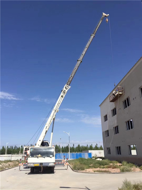 龙江县“轻装强干”—— 吊车的 “轻量化臂架” 技术